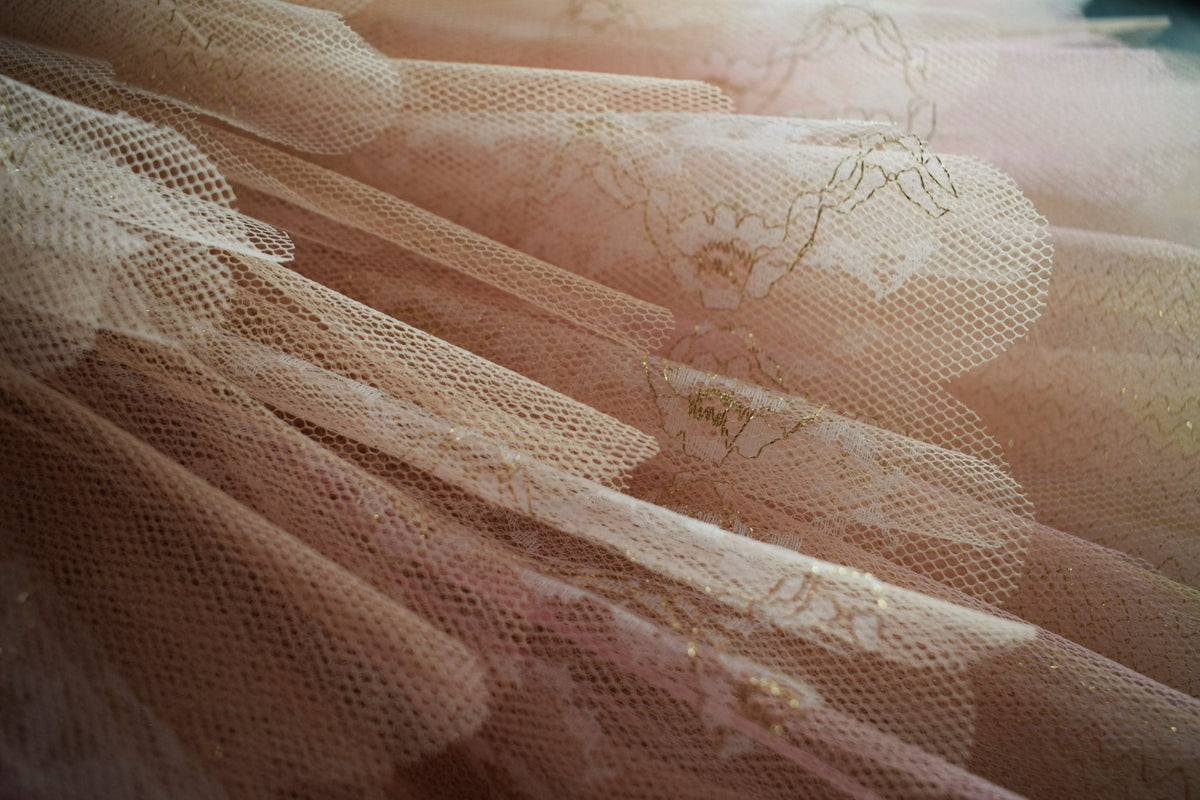 Feature Tulle